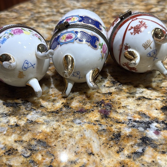 Porcelain Gold footed Eggs. initials R.B with 1078. Not sure age or origination - Picture 8 of 13